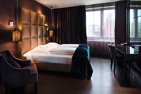 Roomers Frankfurt Central, Autograph Collection