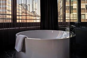 Roomers Frankfurt Central, Autograph Collection