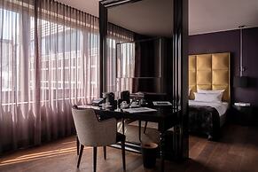 Roomers Frankfurt, Autograph Collection