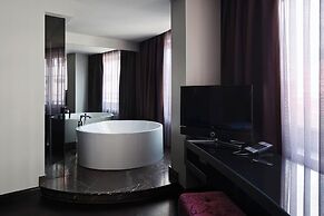 Roomers Frankfurt Central, Autograph Collection