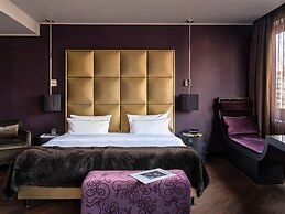 Roomers Frankfurt, Autograph Collection