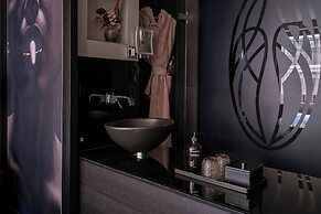 Roomers Frankfurt Central, Autograph Collection
