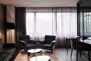 Roomers Frankfurt Central, Autograph Collection