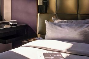 Roomers Frankfurt Central, Autograph Collection