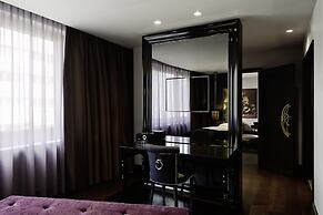 Roomers Frankfurt, Autograph Collection