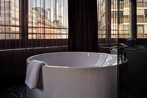 Roomers Frankfurt, Autograph Collection