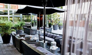 Roomers Frankfurt, Autograph Collection