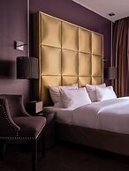 Roomers Frankfurt, Autograph Collection