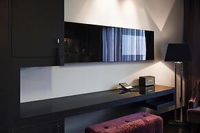 Roomers Frankfurt Central, Autograph Collection