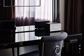 Roomers Frankfurt Central, Autograph Collection