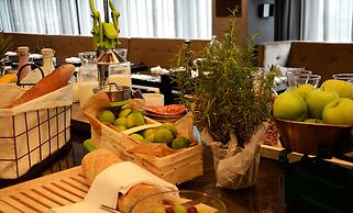 Roomers Frankfurt, Autograph Collection