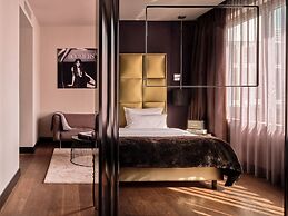 Roomers Frankfurt, Autograph Collection