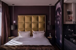 Roomers Frankfurt, Autograph Collection