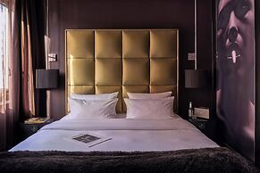 Roomers Frankfurt Central, Autograph Collection