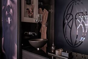 Roomers Frankfurt, Autograph Collection