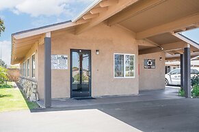 Solaire Inn & Suites