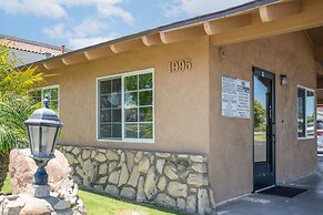 Solaire Inn & Suites