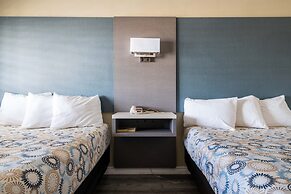 Solaire Inn & Suites