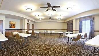 Holiday Inn Express & Suites Kingsville by IHG