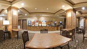 Holiday Inn Express & Suites Kingsville by IHG