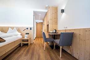 Alphotel Stocker
