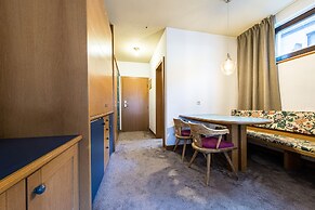Alphotel Stocker