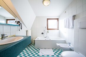 Alphotel Stocker