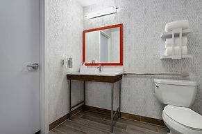 Hampton Inn & Suites Muncie