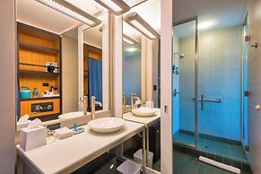 Aloft Portland Airport at Cascade Station