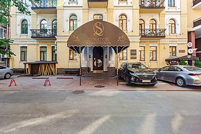 Senator City Center