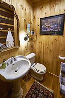 Creekwalk Inn and Cabins