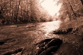 Creekwalk Inn and Cabins