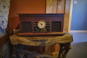 Creekwalk Inn and Cabins