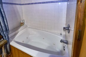 Creekwalk Inn and Cabins