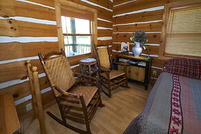 Creekwalk Inn and Cabins