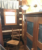 Creekwalk Inn and Cabins