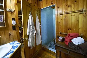 Creekwalk Inn and Cabins