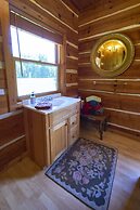 Creekwalk Inn and Cabins