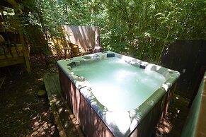 Creekwalk Inn and Cabins