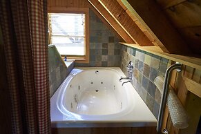 Creekwalk Inn and Cabins