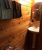 Creekwalk Inn and Cabins