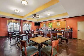 La Quinta Inn & Suites by Wyndham Eastland