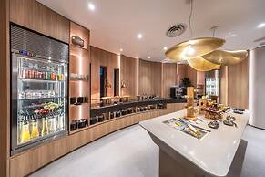 Crowne Plaza Changi Airport by IHG