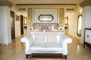 Grand Palladium Lady Hamilton Resort & Spa All Inclusive