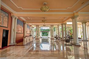Grand Palladium Lady Hamilton Resort & Spa All Inclusive