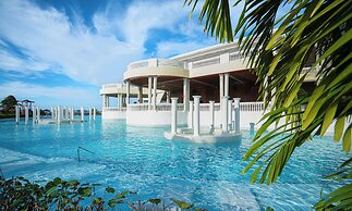 Grand Palladium Lady Hamilton Resort & Spa All Inclusive