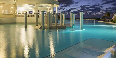 Grand Palladium Lady Hamilton Resort & Spa All Inclusive