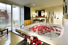 Grand Palladium Lady Hamilton Resort & Spa All Inclusive