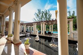 Grand Palladium Lady Hamilton Resort & Spa All Inclusive