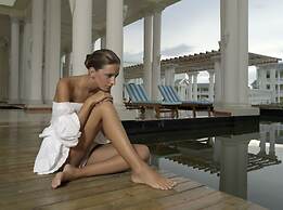 Grand Palladium Lady Hamilton Resort & Spa All Inclusive